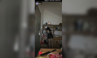 最新《瘋狂抖音》外篇之『三亞美女2』極品三亞外圍美女大秀身材 作死大尺度 摳B揉乳擠奶 (67)