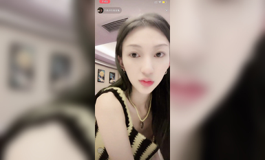 最新《瘋狂抖音》外篇之『三亞美女2』極品三亞外圍美女大秀身材 作死大尺度 摳B揉乳擠奶 (135)