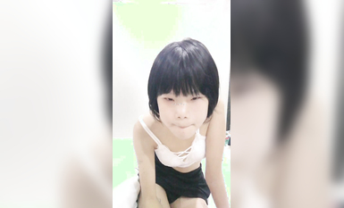 最熱爆款來襲！無套操2個嫩妹【夢夢】姨媽結束第1炮~ (1)