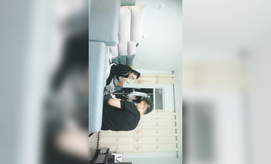 【換妻傳媒】今晚約操外圍，馬尾辮風騷御姐，沙發上操逼，開檔黑絲後入猛懟