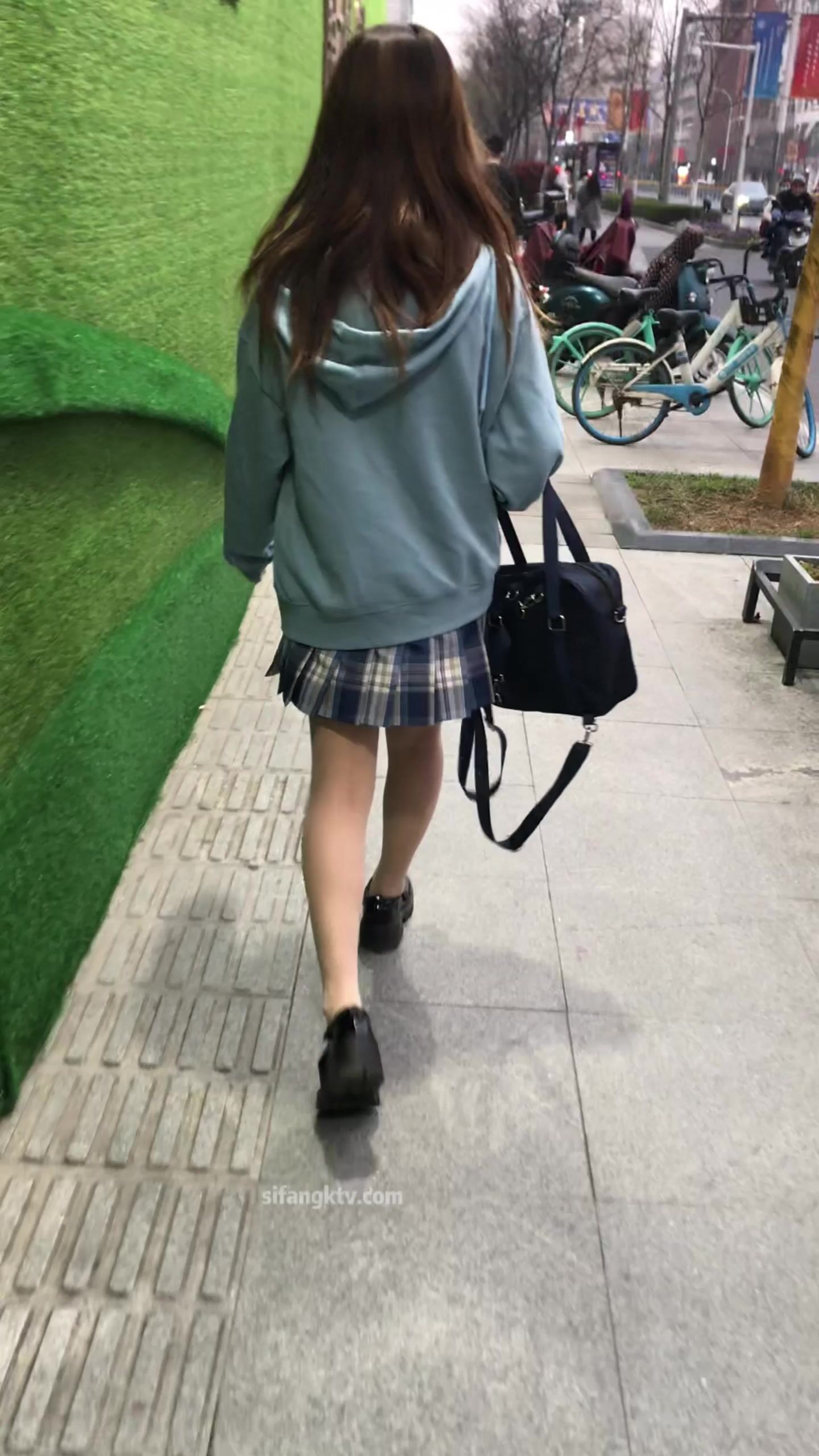 稀缺學妹專場 專業抄底靚麗學生妹JK制服 掀裙開閃光燈強抄 看的心驚肉跳太刺激 超清4K原版 (62)