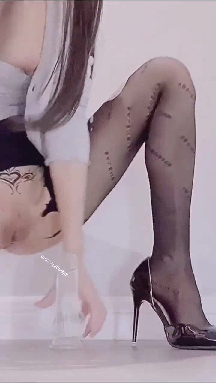 最新抖音風動力搖裸舞反差變裝混剪 漂亮美乳 粉嫩美鮑 各式風騷舞動 好想要 第二彈 高清 (18)