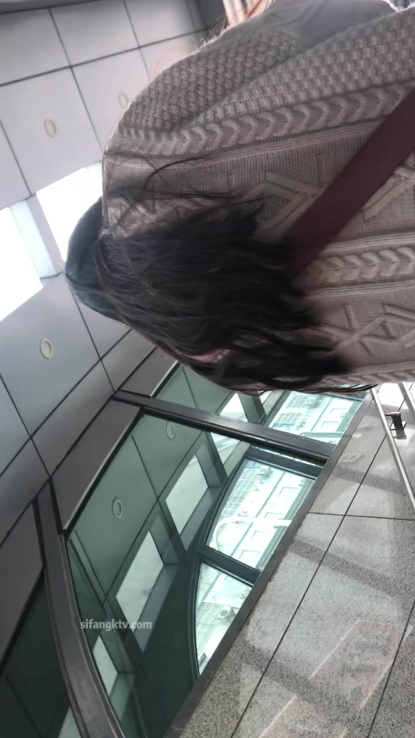 稀缺學妹專場 專業抄底靚麗學生妹JK制服 掀裙開閃光燈強抄 看的心驚肉跳太刺激 超清4K原版 (15)