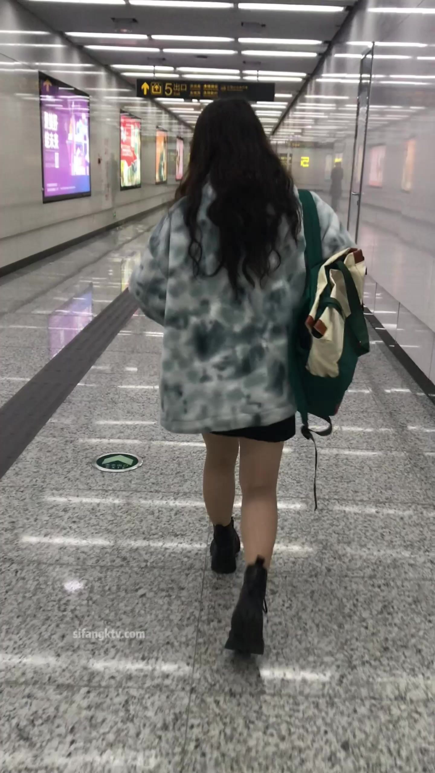 稀缺學妹專場 專業抄底靚麗學生妹JK制服 掀裙開閃光燈強抄 看的心驚肉跳太刺激 超清4K原版 (60)