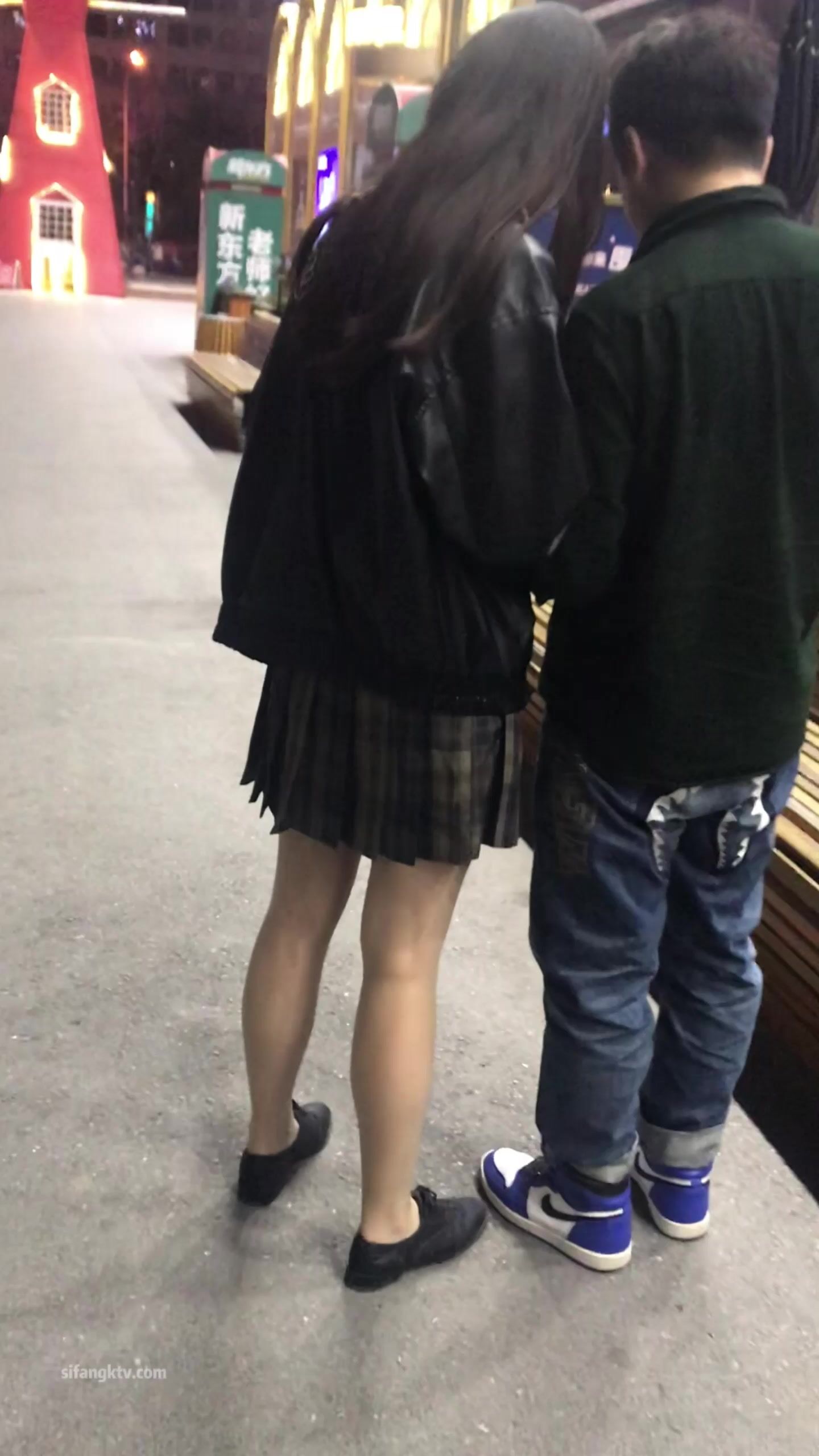 稀缺學妹專場 專業抄底靚麗學生妹JK制服 掀裙開閃光燈強抄 看的心驚肉跳太刺激 超清4K原版 (31)