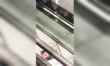 稀缺學妹專場 專業抄底靚麗學生妹JK制服 掀裙開閃光燈強抄 看的心驚肉跳太刺激 超清4K原版 (5)