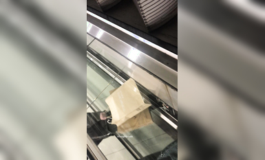 稀缺學妹專場 專業抄底靚麗學生妹JK制服 掀裙開閃光燈強抄 看的心驚肉跳太刺激 超清4K原版 (5)