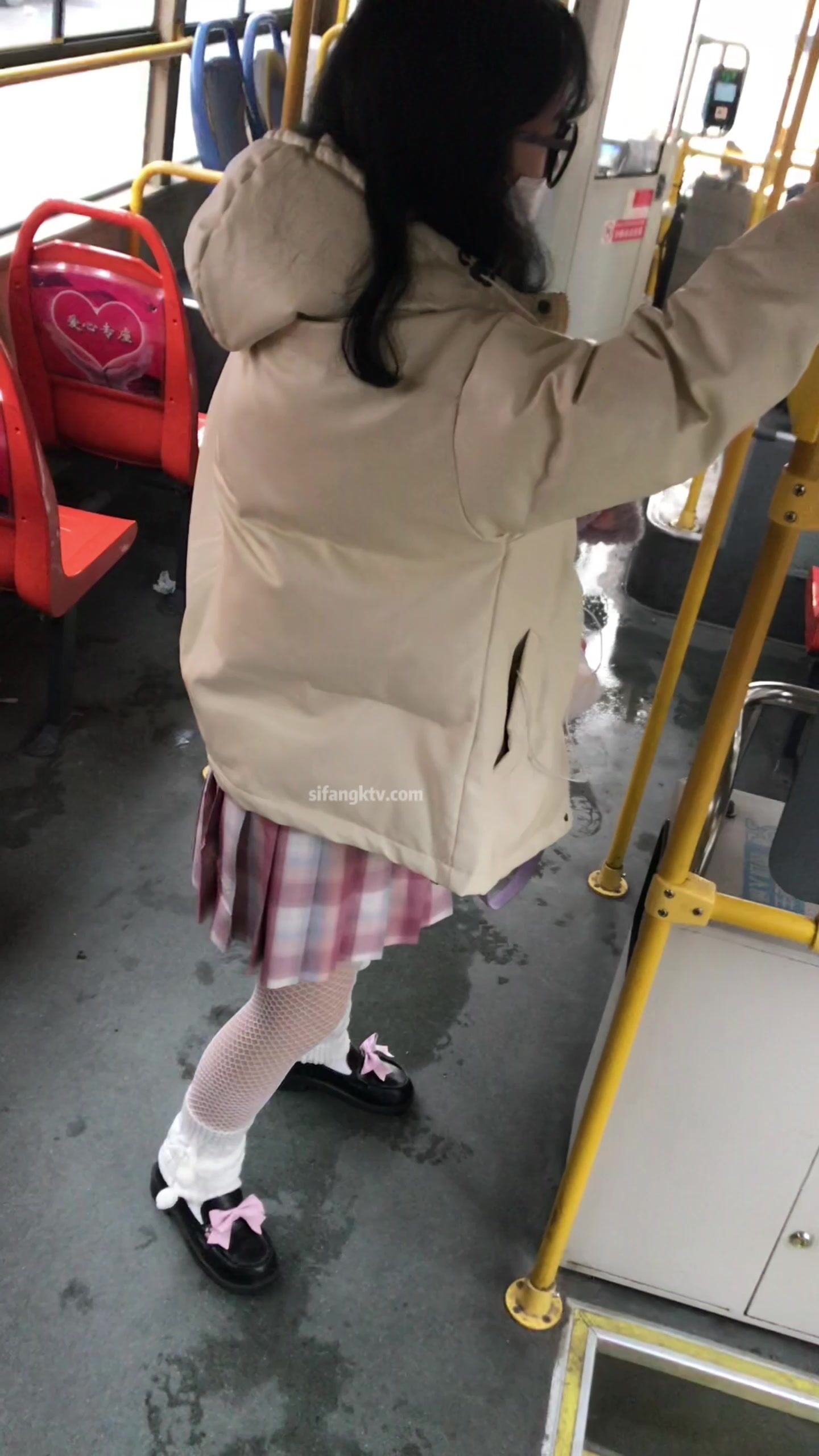 稀缺學妹專場 專業抄底靚麗學生妹JK制服 掀裙開閃光燈強抄 看的心驚肉跳太刺激 超清4K原版 (56)