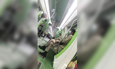 稀缺學妹專場 專業抄底靚麗學生妹JK制服 掀裙開閃光燈強抄 看的心驚肉跳太刺激 超清4K原版 (17)