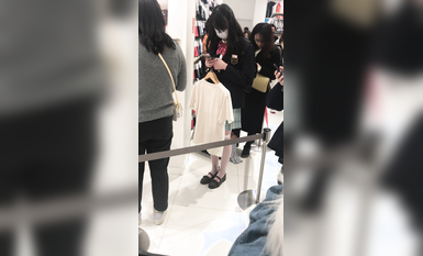 稀缺學妹專場 專業抄底靚麗學生妹JK制服 掀裙開閃光燈強抄 看的心驚肉跳太刺激 超清4K原版 (7)