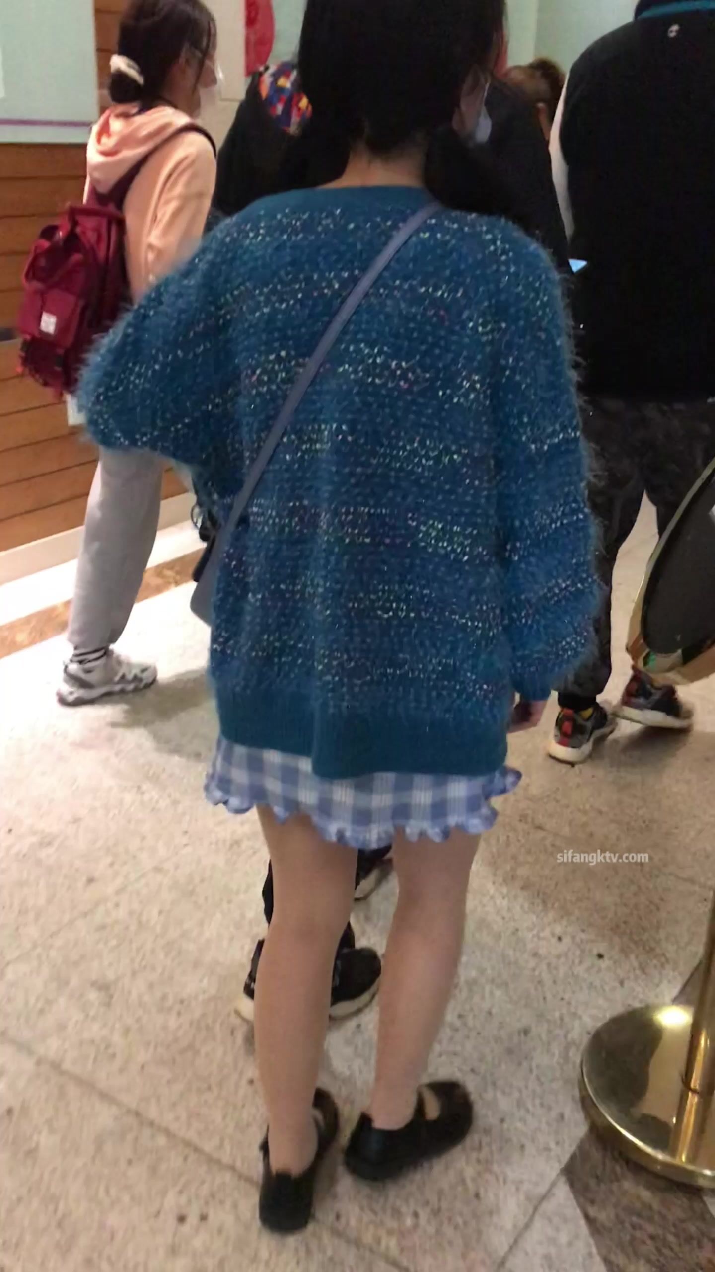 稀缺學妹專場 專業抄底靚麗學生妹JK制服 掀裙開閃光燈強抄 看的心驚肉跳太刺激 超清4K原版 (39)