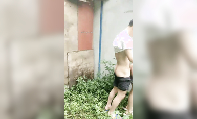 野外~玩刺激~玩心跳~【無敵小表妹】2男2女~車震小樹林~茅屋~ (5)