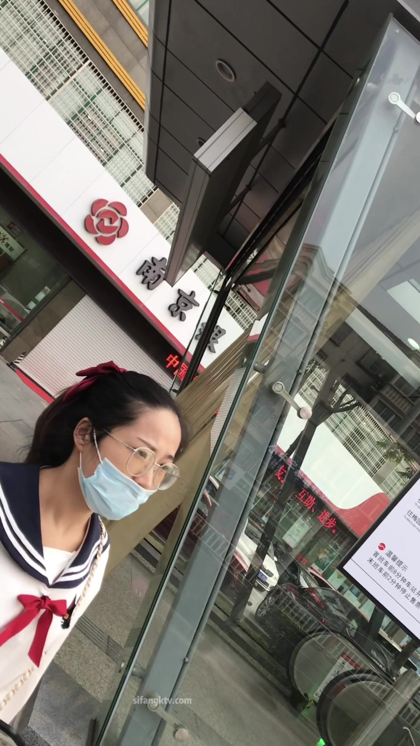 稀缺學妹專場 專業抄底靚麗學生妹JK制服 掀裙開閃光燈強抄 看的心驚肉跳太刺激 超清4K原版 (52)