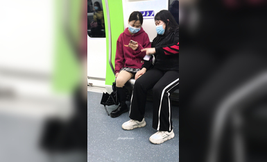 稀缺學妹專場 專業抄底靚麗學生妹JK制服 掀裙開閃光燈強抄 看的心驚肉跳太刺激 超清4K原版 (1)