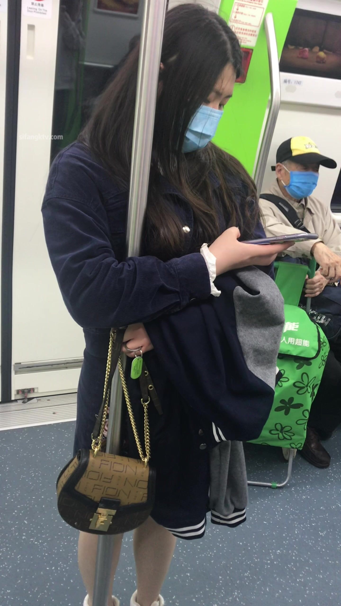 稀缺學妹專場 專業抄底靚麗學生妹JK制服 掀裙開閃光燈強抄 看的心驚肉跳太刺激 超清4K原版 (33)