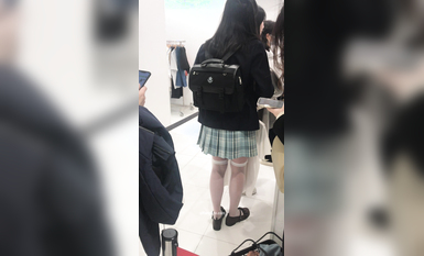 稀缺學妹專場 專業抄底靚麗學生妹JK制服 掀裙開閃光燈強抄 看的心驚肉跳太刺激 超清4K原版 (8)