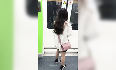 稀缺學妹專場 專業抄底靚麗學生妹JK制服 掀裙開閃光燈強抄 看的心驚肉跳太刺激 超清4K原版 (13)