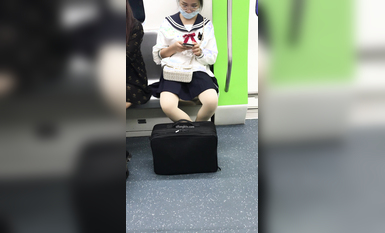 稀缺學妹專場 專業抄底靚麗學生妹JK制服 掀裙開閃光燈強抄 看的心驚肉跳太刺激 超清4K原版 (50)