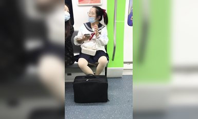 稀缺學妹專場 專業抄底靚麗學生妹JK制服 掀裙開閃光燈強抄 看的心驚肉跳太刺激 超清4K原版 (50)