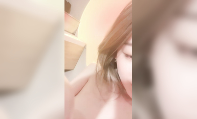 七彩女神『軍閥太太』，粉嫩的小穴，萬元一舔，這穴可以光舔不肏！