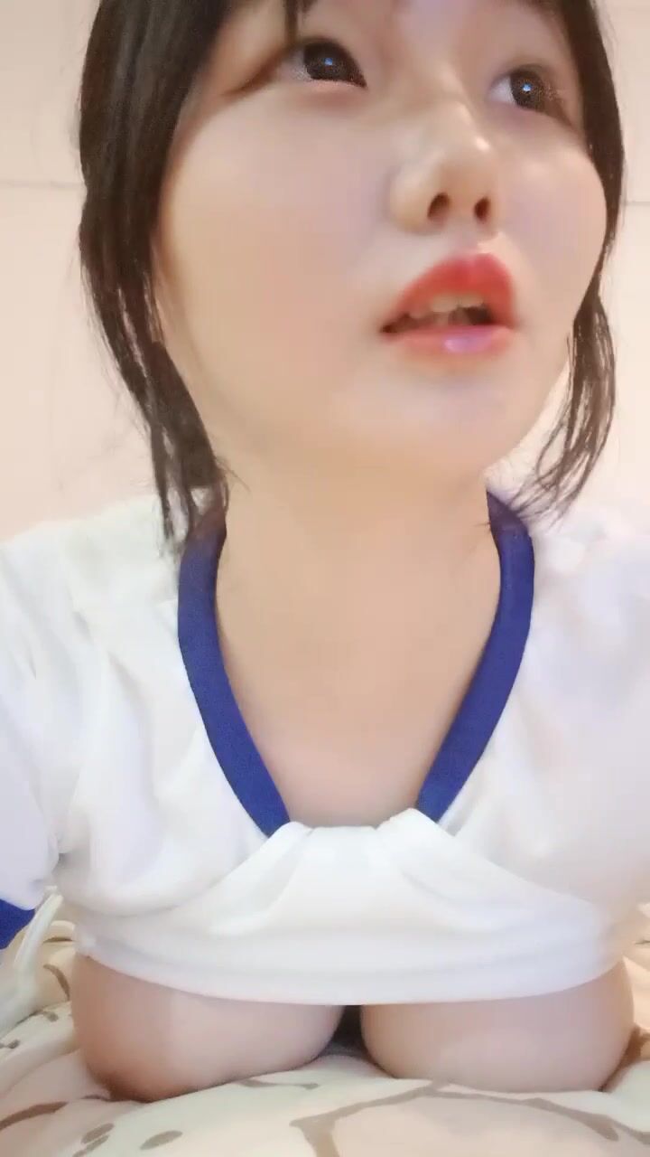 新人！G奶學生被幹了~【一起貼貼】 --清純，撲面而來的初戀感，被操了，真是讓人心痛 (1)