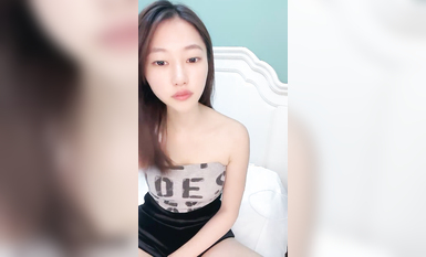 【重磅推薦】一線城市 某公司人事白領【小白兔呀呀】上班大秀 回家被操~ (2)