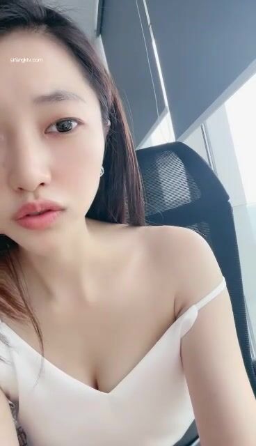 【重磅推薦】一線城市 某公司人事白領【小白兔呀呀】上班大秀 回家被操~ (8)