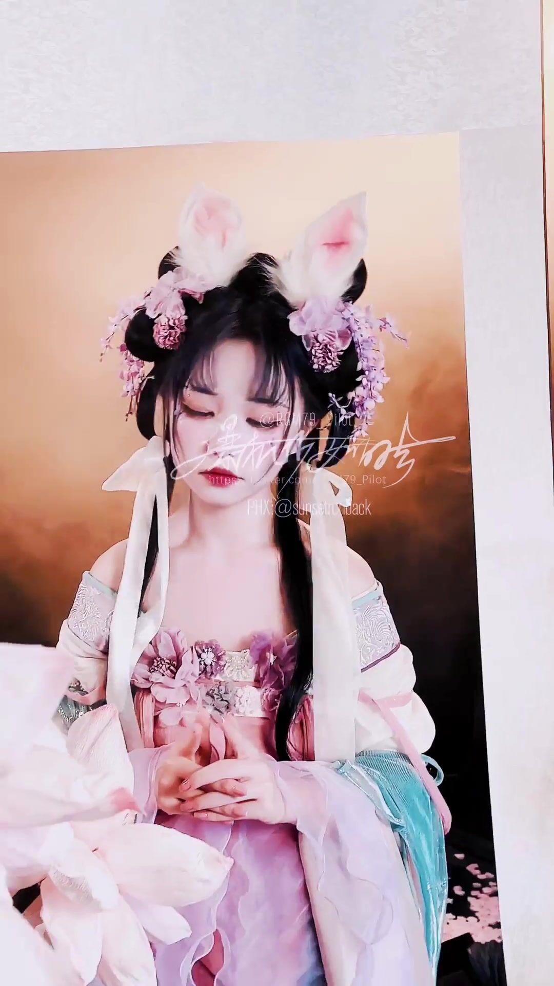 極品Cos爆機少女【喵小吉】九月新作《荷花池》古裝嬌俏美女 超干凈美鮑 高清 (1)