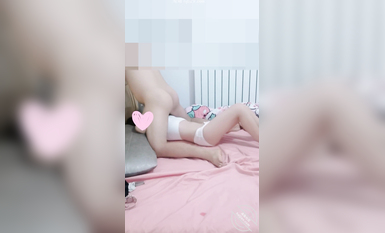 海角社區禽獸父親破處18歲蘿莉女兒後續 喂閨女吃春Y後悔不已累的我的老腰都快斷了（原創）騙閨女吃精液會促進骨骼發育 ......