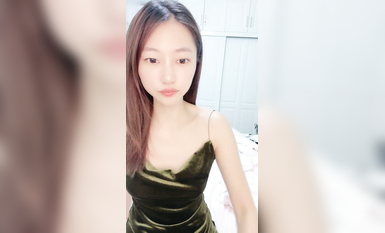 重磅推薦！剛下海 讓人眼前一亮的重慶某公司職員騷貨女神【首次做愛秀就被內射】妹子身材非常棒，老公一邊吃奶一邊無操她 (3)