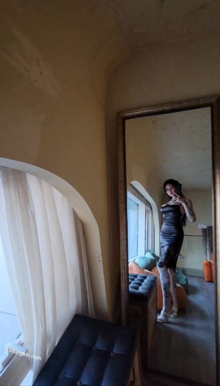 顏值巔峰白富美女神『Chloe』最新真愛群流出 狂野紋身爆乳女神的最後瘋狂 高清 (5)