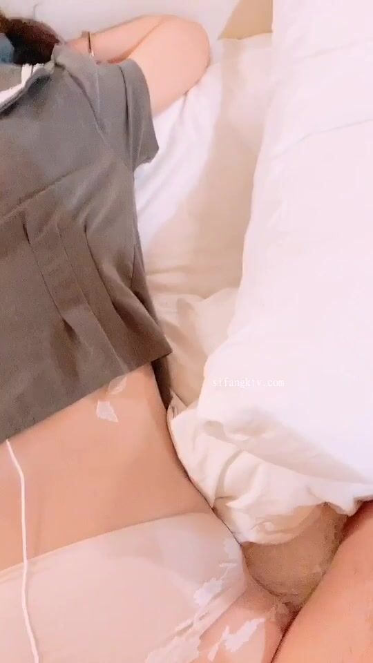 皙豪乳人妻露臉啪啪私拍專享 多制服換裝無套肆意蹂躪懟操小穴啪啪 三穴全開  (11)